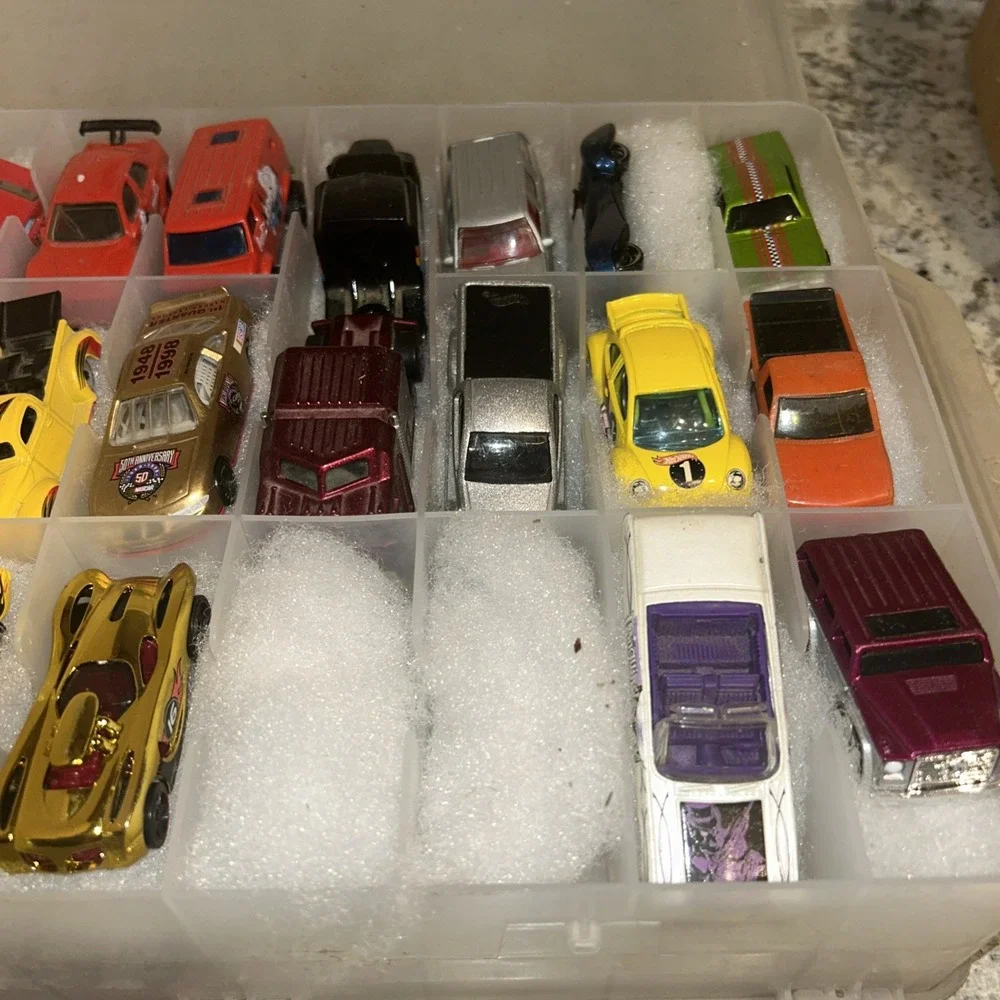 Hat Wheel Lot Of 38 Cars With Clear Carrying Case‎ Some Rare Nice Cars